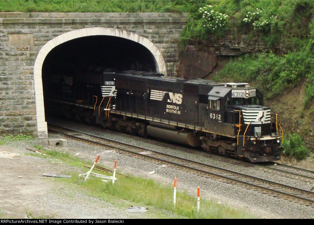 NS 5312 out of Gallitzen Tunnel